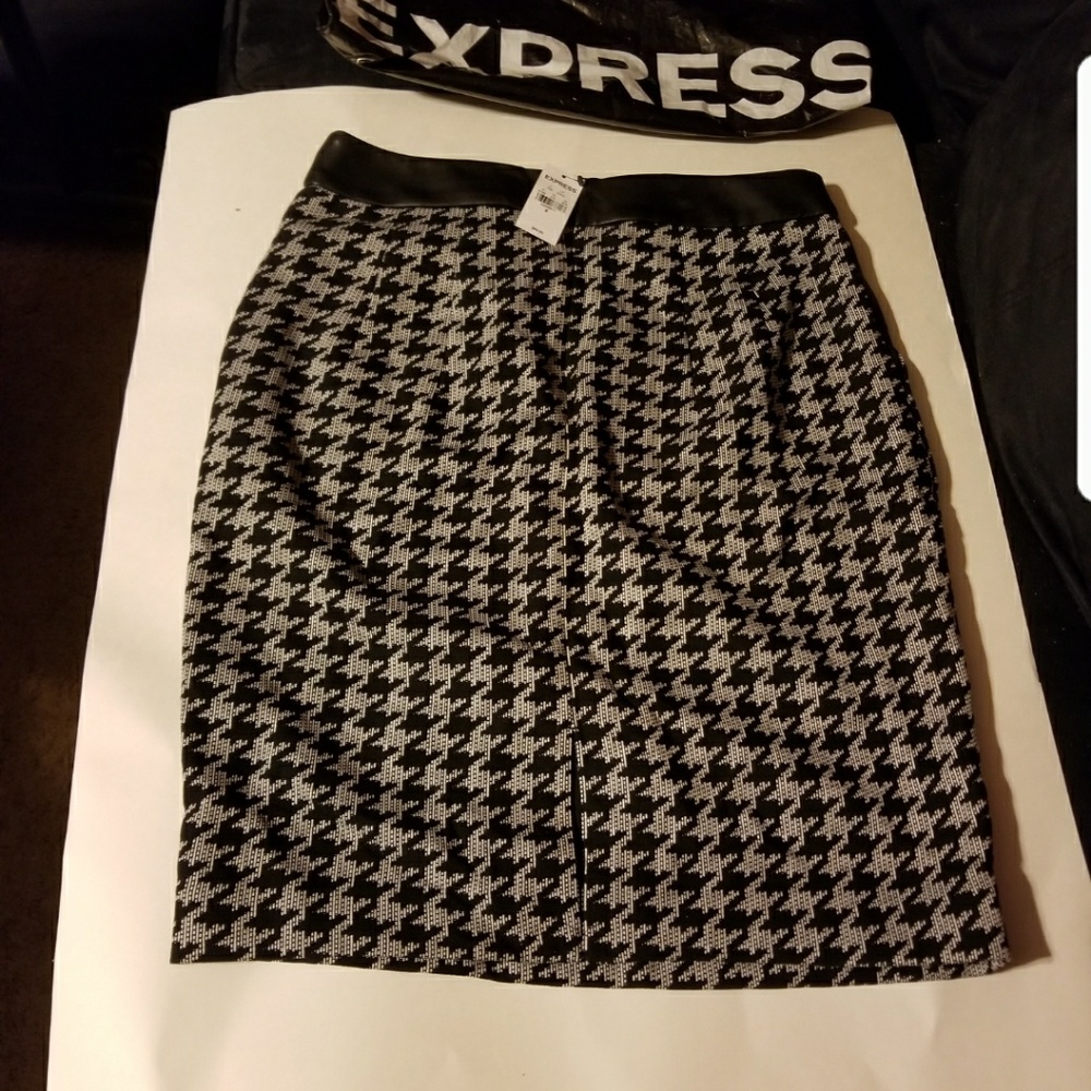 New skirt size 6 from express